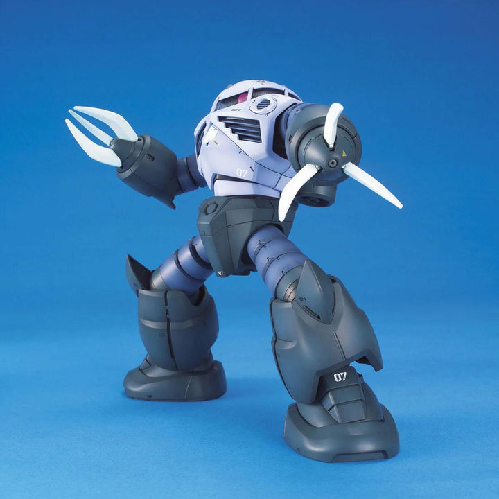 Gundam 1/100 MG MSM-07 Z'Gok Mass Production Type action pose with open claws