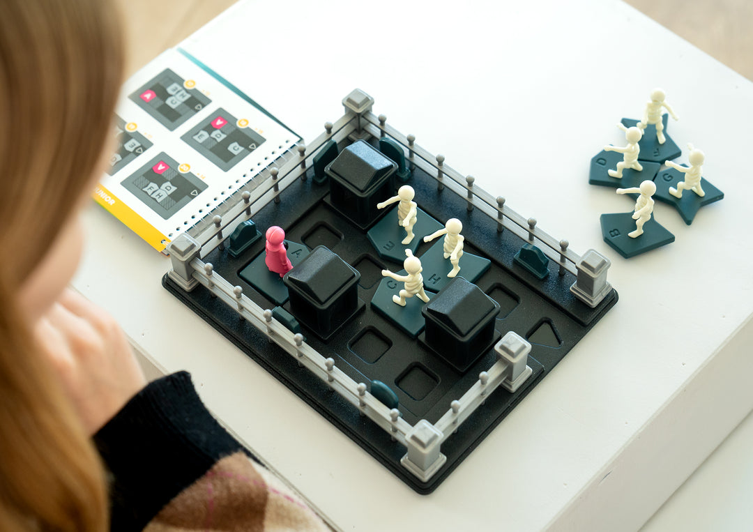 SmartGames - Graveyard Shift Puzzle Game