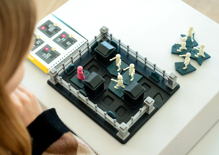 SmartGames - Graveyard Shift Puzzle Game