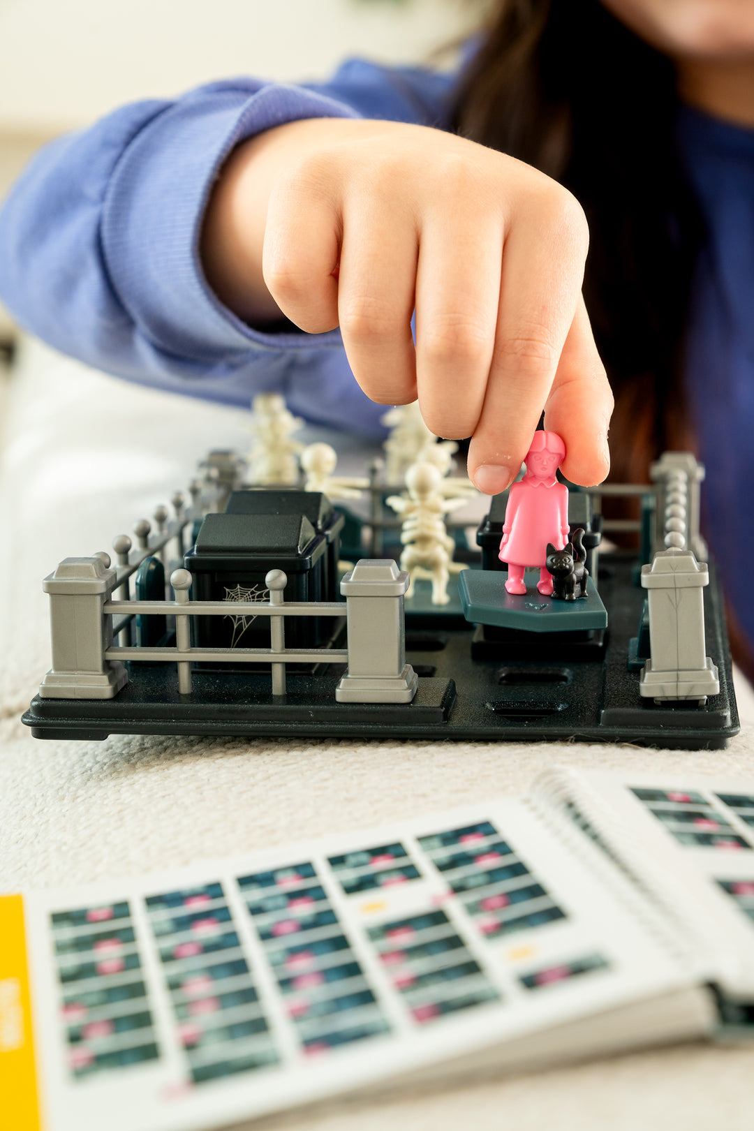 SmartGames - Graveyard Shift Puzzle Game