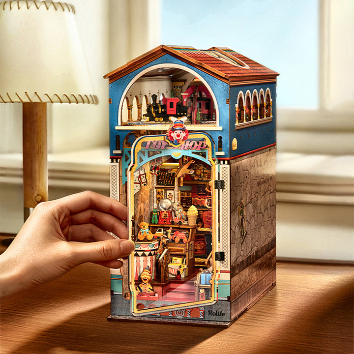 Rolife Treasure Toy Shop DIY Book Nook TGB23 [PRE-ORDER]