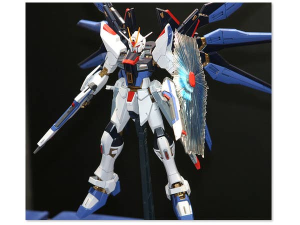 GUNDAM - MG 1/100 Strike Freedom Gundam Full Burst Mode