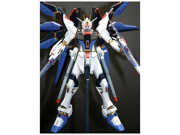 GUNDAM - MG 1/100 Strike Freedom Gundam Full Burst Mode