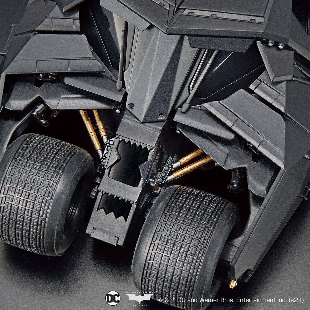 Bandai - 1/35 SCALE Batmobile (Batman Begins Ver.)