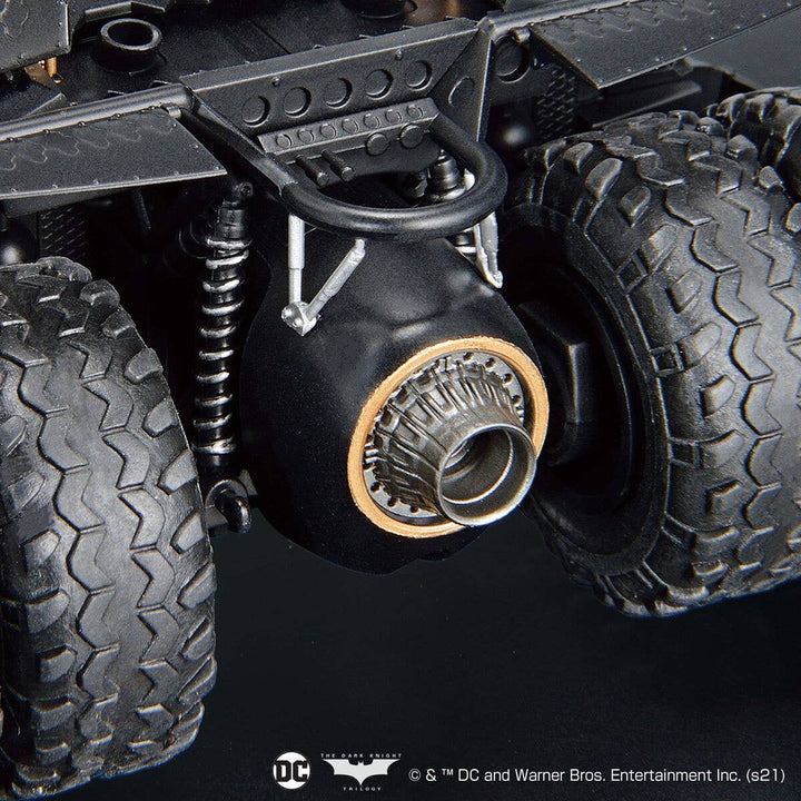 Bandai - 1/35 SCALE Batmobile (Batman Begins Ver.)