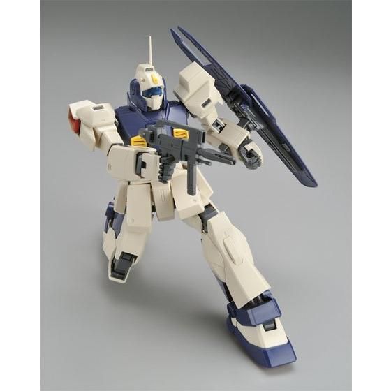 Bandai MG 1/100 MSA-003 Nemo Unicorn Desert Color Ver. - kneeling aiming pose