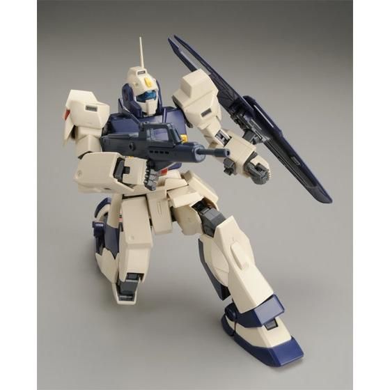 Bandai MG 1/100 MSA-003 Nemo Unicorn Desert Color Ver. - kneeling pose with alternate weapon