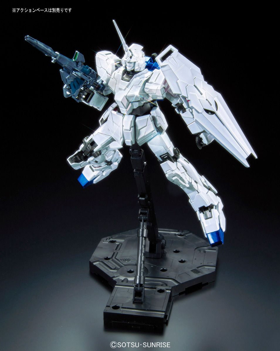 GUNDAM - P-Bandai MG 1/100 RX-0 Unicorn Gundam (Red or Green Frame Twin Frame Edition) Titanium Finish
