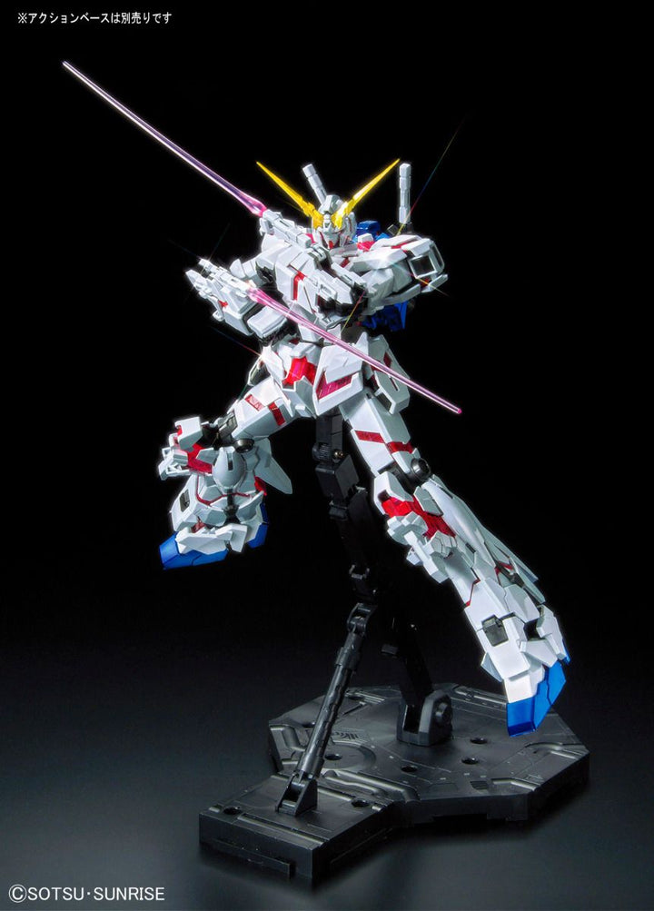 GUNDAM - P-Bandai MG 1/100 RX-0 Unicorn Gundam (Red or Green Frame Twin Frame Edition) Titanium Finish