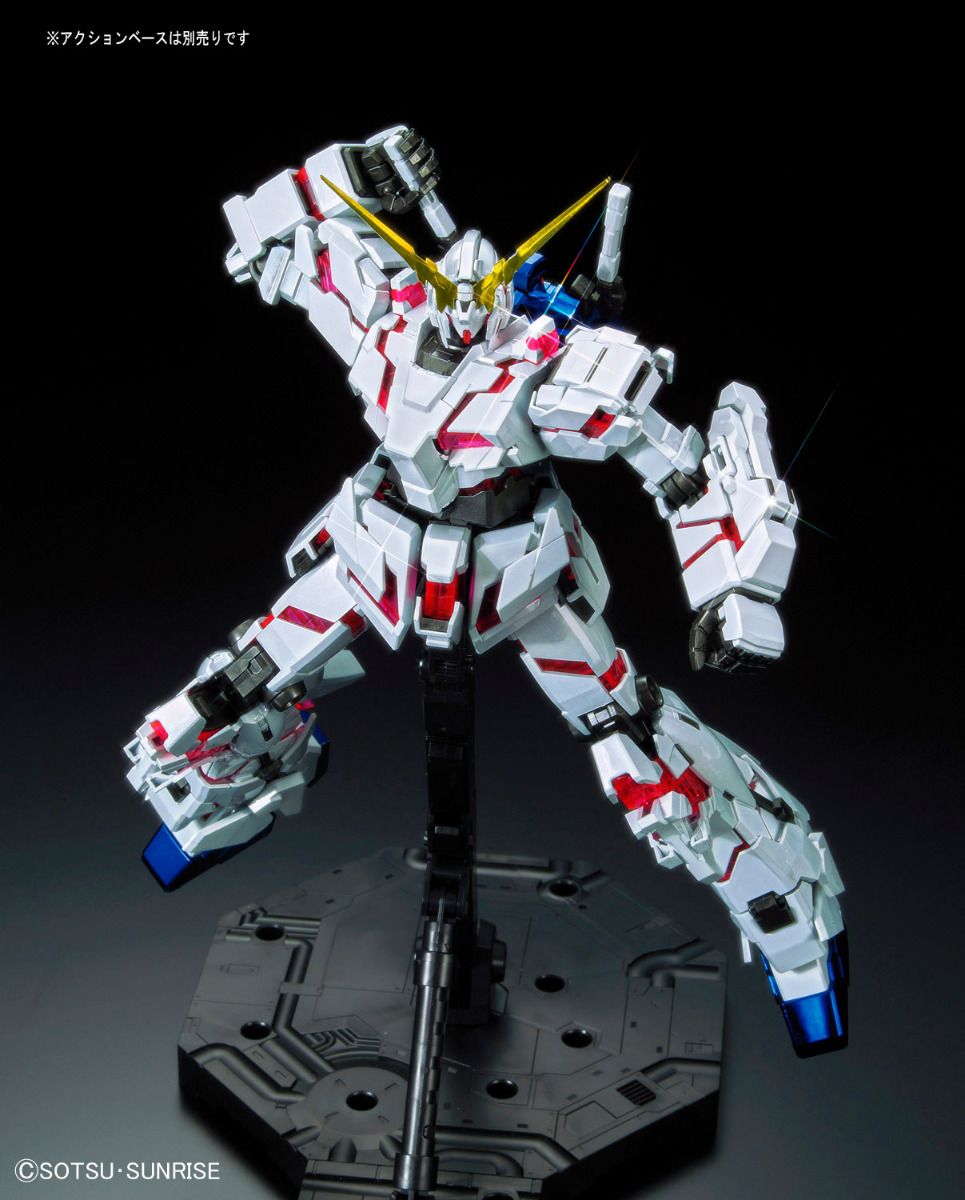 GUNDAM - P-Bandai MG 1/100 RX-0 Unicorn Gundam (Red or Green Frame Twin Frame Edition) Titanium Finish