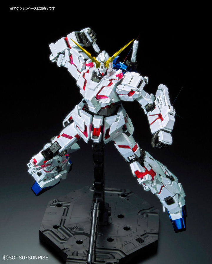 GUNDAM - P-Bandai MG 1/100 RX-0 Unicorn Gundam (Red or Green Frame Twin Frame Edition) Titanium Finish