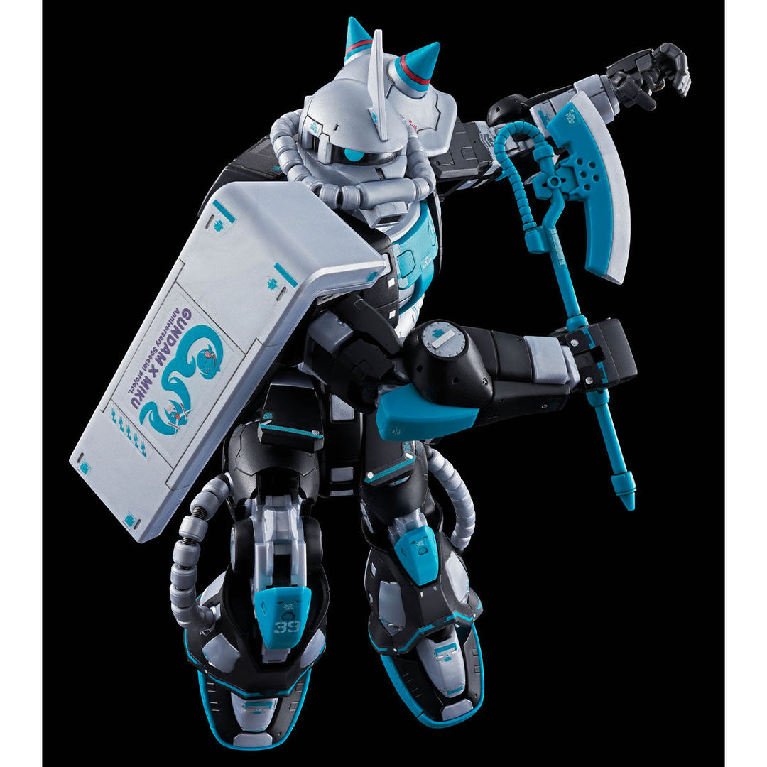 P-Bandai 1/144 RG MS-06S Zaku II (Hatsune Miku Ver.) - Heat Hawk and shield action pose